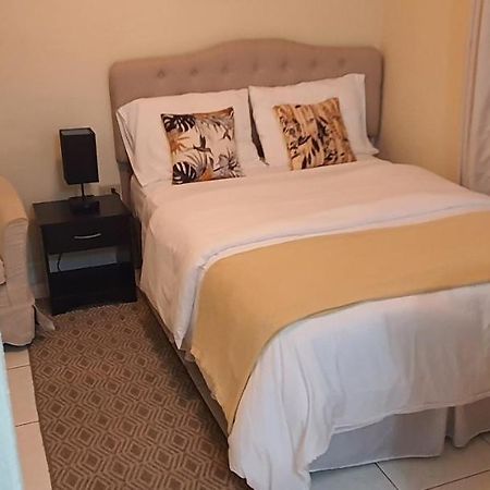 Hastings Towers 4D - Studio Apt Opp Beach Bridgetown Buitenkant foto