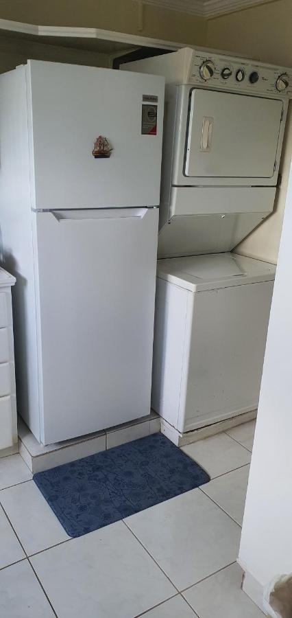 Hastings Towers 4D - Studio Apt Opp Beach Bridgetown Buitenkant foto