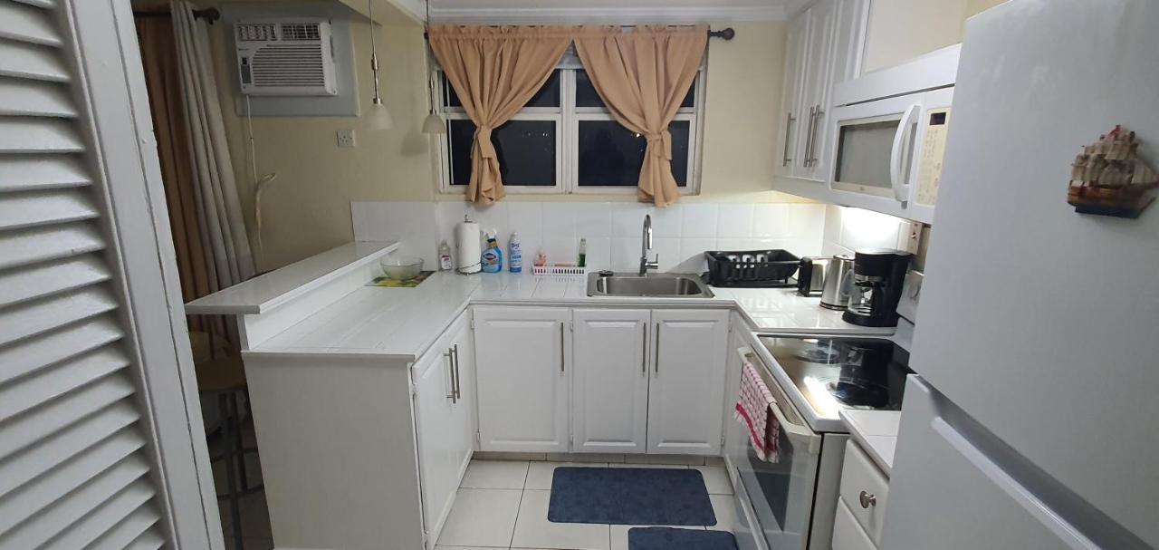 Hastings Towers 4D - Studio Apt Opp Beach Bridgetown Buitenkant foto