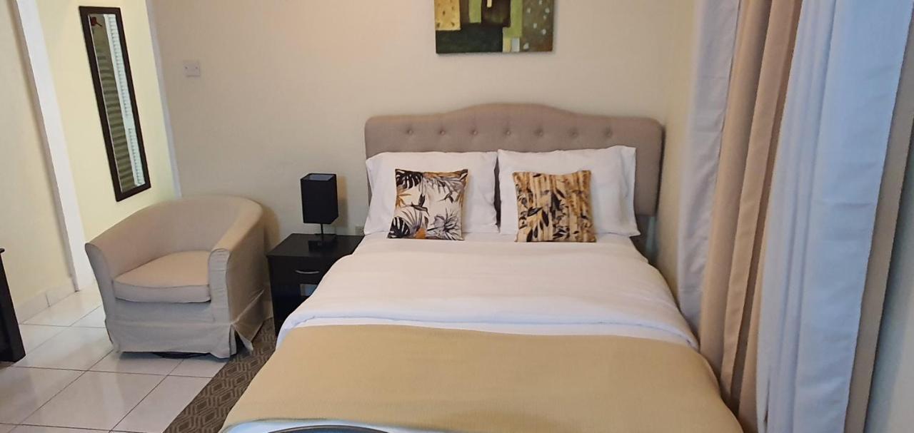 Hastings Towers 4D - Studio Apt Opp Beach Bridgetown Buitenkant foto