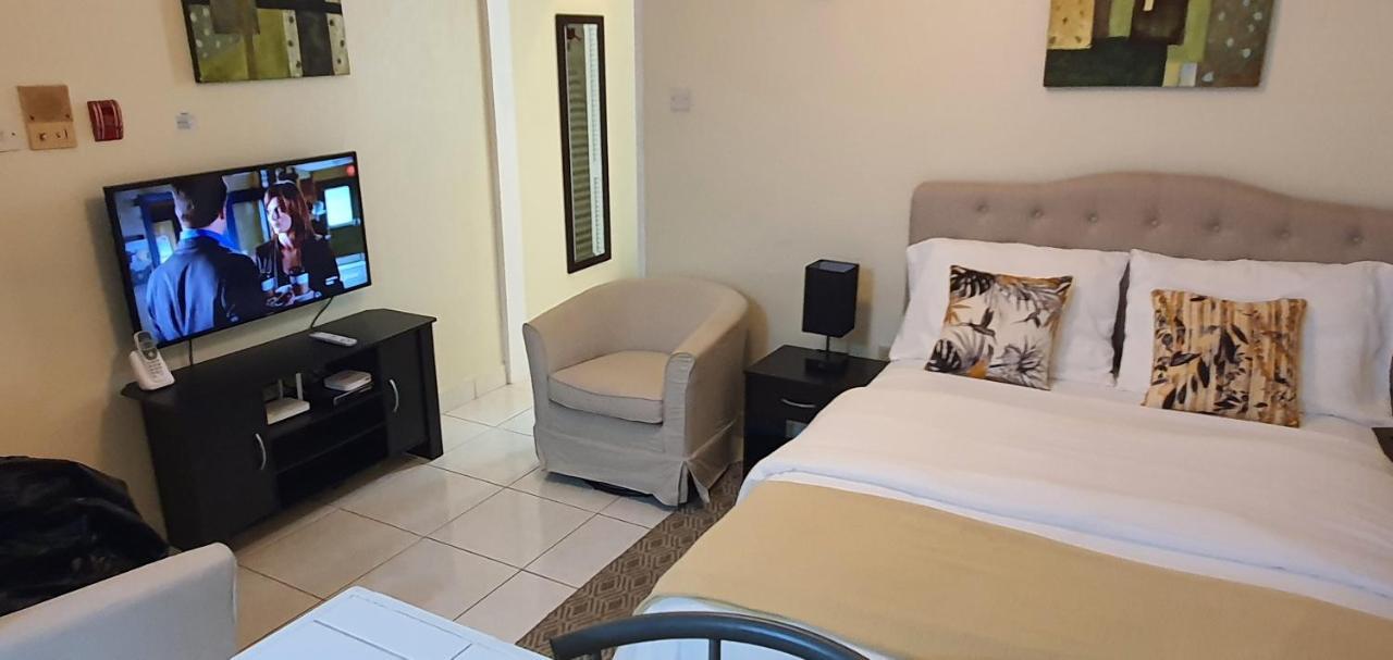 Hastings Towers 4D - Studio Apt Opp Beach Bridgetown Buitenkant foto
